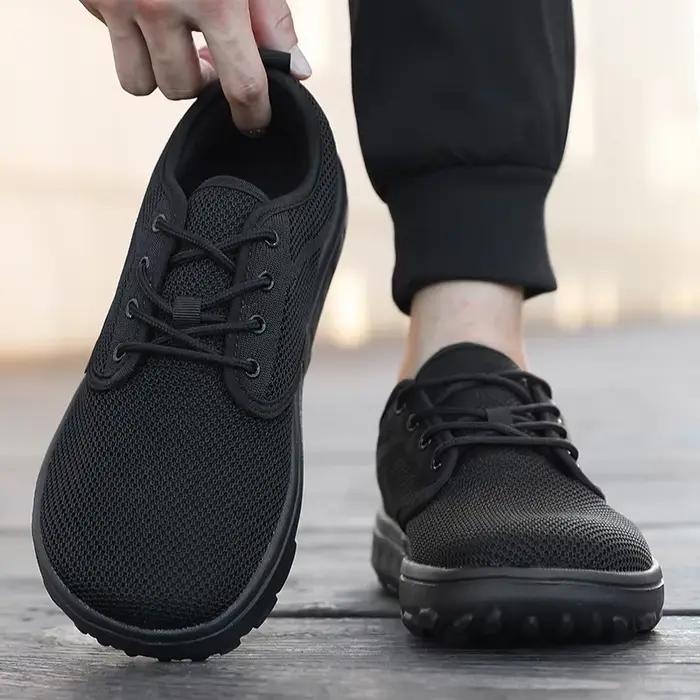 Chaussures à bout large en maille pour hommes
