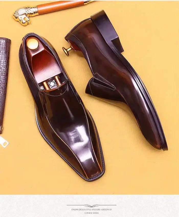 Mocassins pour hommes Surface en cuir brillant peint à enfiler à la main bout pointu haut de gamme qualité grande taille chaussures de mariage