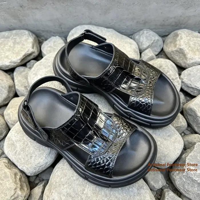 Sandales plateforme en cuir noir gaufré croco pour homme