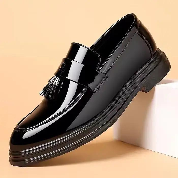 Chaussures en cuir verni noir pour hommes