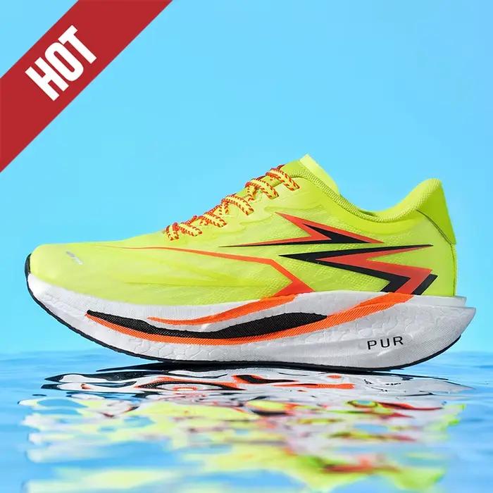 Chaussures de course avec plaque en carbone