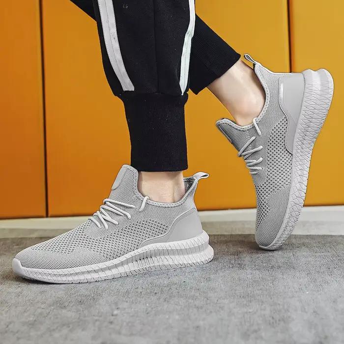 Chaussures de plein air légères et confortables pour homme baskets d'entraînement tennis respirantes et décontractées haute qualité pointure ajustée pour homme été 2024