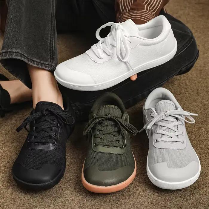 Chaussures pour hommes à bout large
