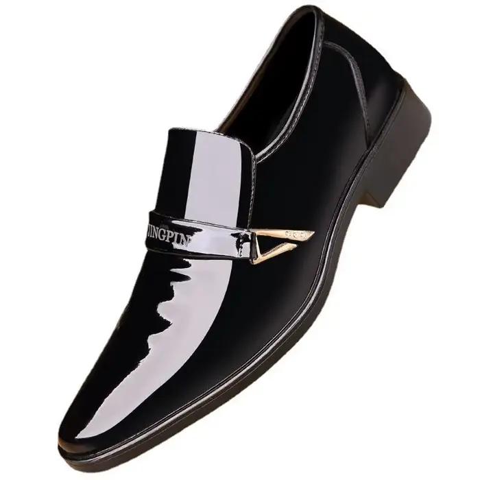 Soldes de printemps de la saison : Chaussures décontractées en cuir verni respirantes à bout rond pour hommes, style affaires