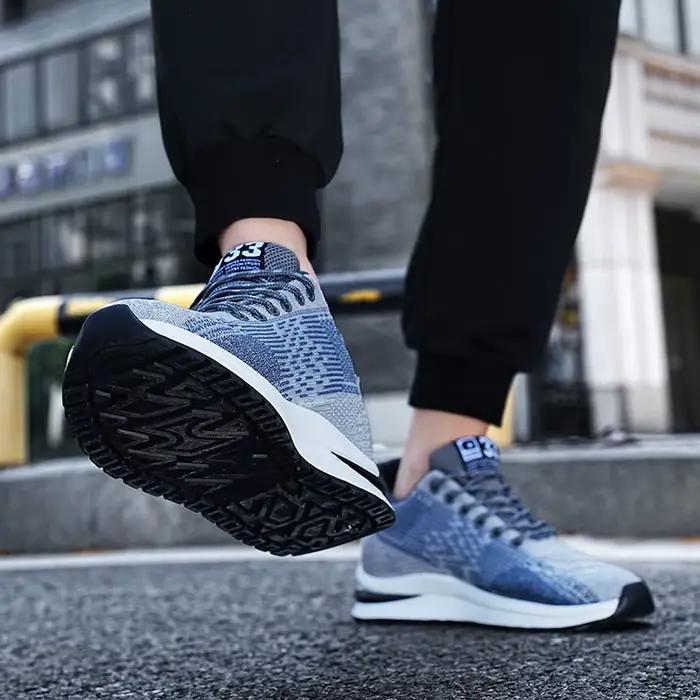 Hommes rehaussant chaussures ascenseur