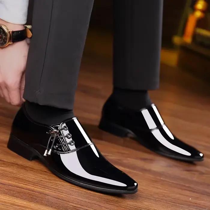 Chaussures en cuir décontractées pour hommes, nouvelles chaussures habillées d'affaires à la mode, pointues et brillantes, chaussures de mariage pour hommes, printemps 2025