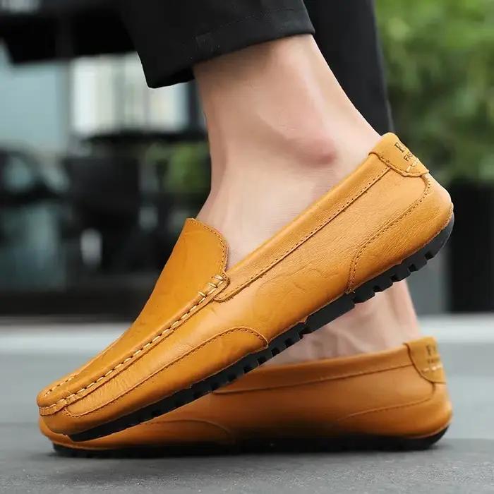 Nouvelles Mocassins en Cuir Respirants pour Hommes Chaussures Décontractées et Habillées Italiennes à Enfiler pour la Conduite Occasions Spéciales Pointures Disponibles Bleu Jaune Noir