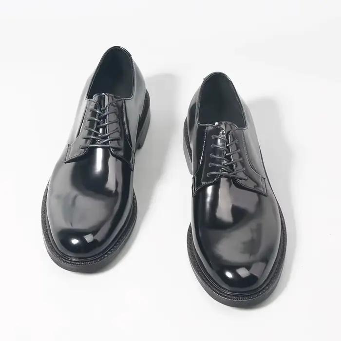 Chaussures d'affaires formelles en cuir de vache brillant pour hommes