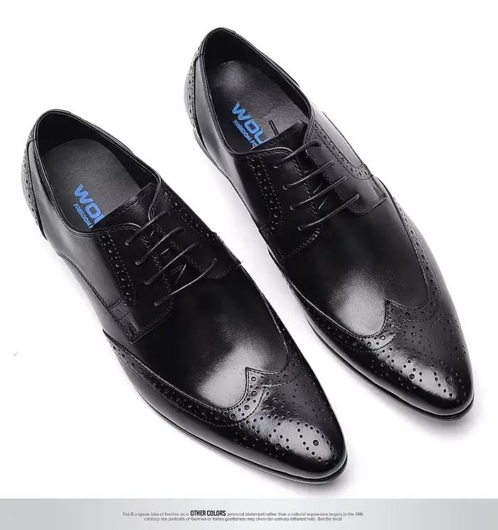 Chaussures en cuir sculpté pour hommes, cuir pointu, version européenne de vêtements de cérémonie, vêtements de mariage, en dentelle en cuir pur