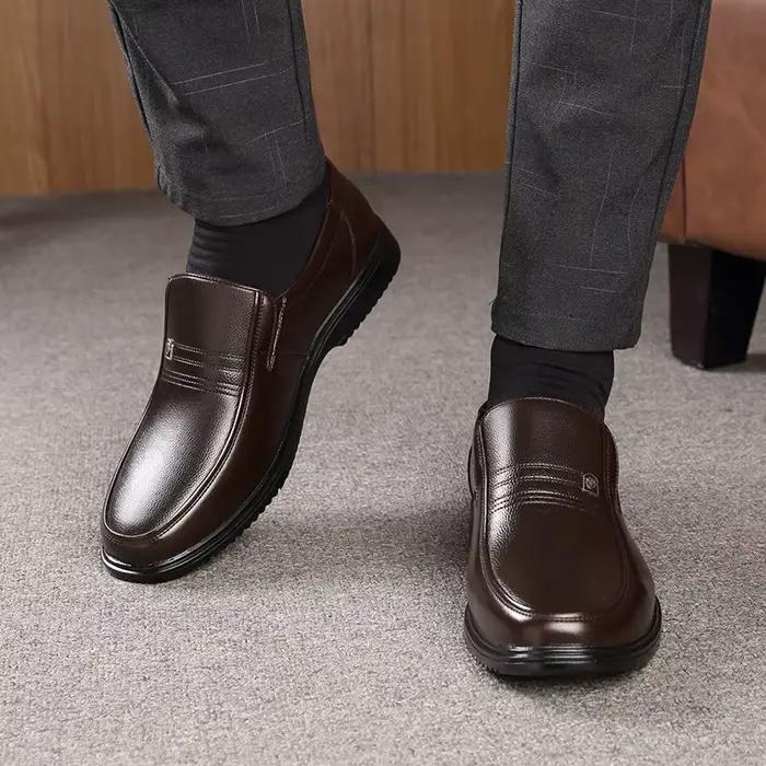 Chaussures en cuir véritable faites à la main pour hommes