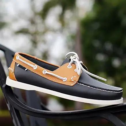 Nouvelles chaussures bateau décontractées pour hommes en cuir à enfiler