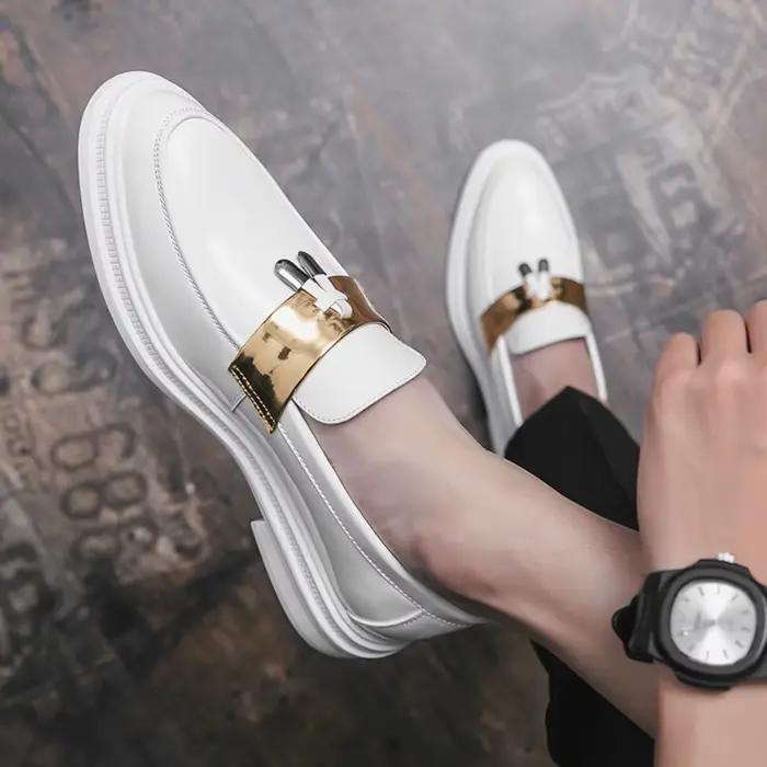 Mocassins à petits pompons blancs à semelle épaisse résistants à l'usure pour hommes