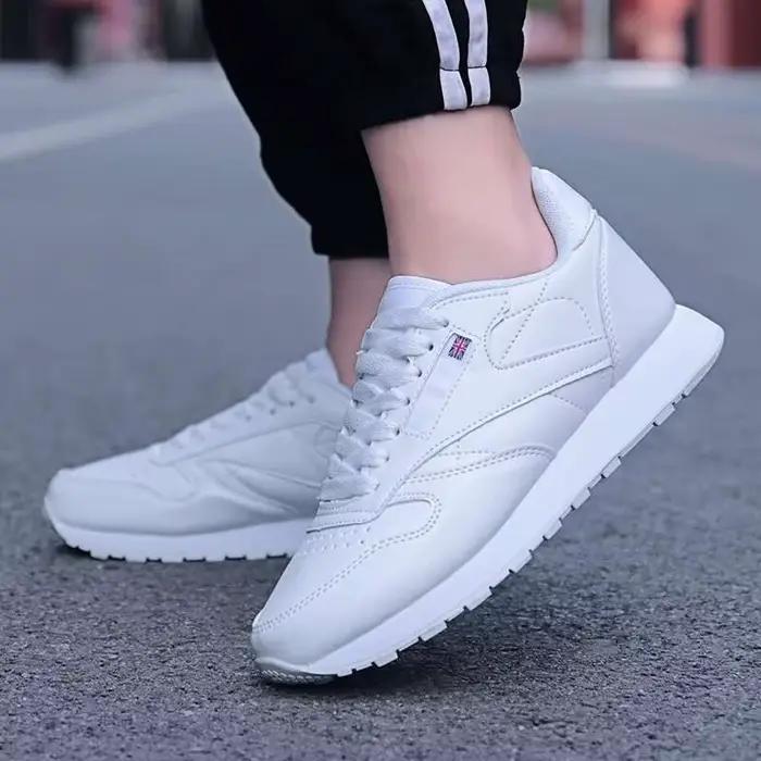 Chaussures décontractées pour hommes printemps automne confortables anti-usure anti-odeur respirantes avec semelle en caoutchouc et maille doublure pour courses et activités extérieures