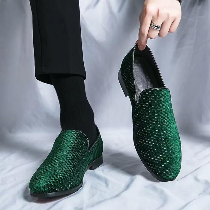 Mocassins brodés en cuir suédé pour hommes, chaussures provoqué, mocassins décontractés, chaussures de mariage, pois paresseux, grande taille 38-47, nouveau