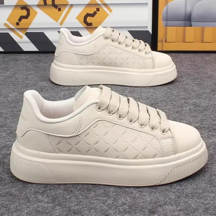 2025 chaussures pour hommes chaussures blanches à l'intérieur des chaussures de planche de Couple élévatrices avec chaussures de sport décontractées en cuir à semelles épaisses chaussures d'étudiant