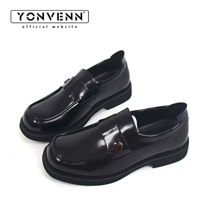 Nouvelles chaussures mocassins pour hommes en cuir verni
