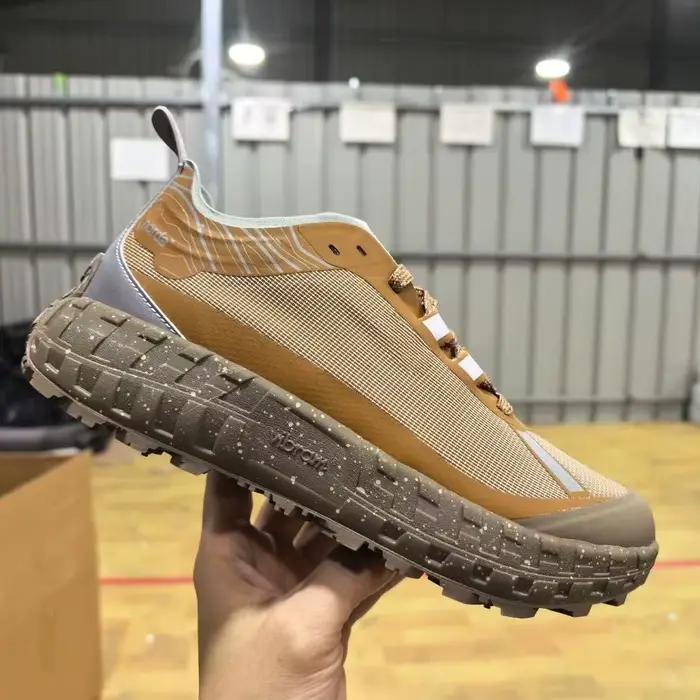 Chaussures de trail pour homme et femme confortables antidérapantes pour randonnée montagne et activités sportives décontractées