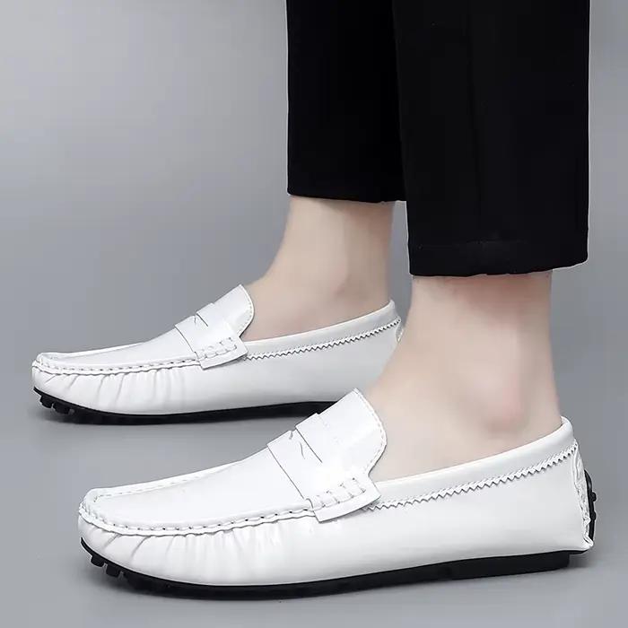Mocassins pour hommes en cuir verni véritable blanc, faits main, décontractés, de conduite, à enfiler, de luxe, confortables, 2026, style chaussures à enfiler