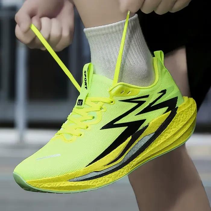 Chaussures de course respirantes pour homme avec plaque en carbone et semelle en EVA pour entraînements et marathons confortables et antidérapantes