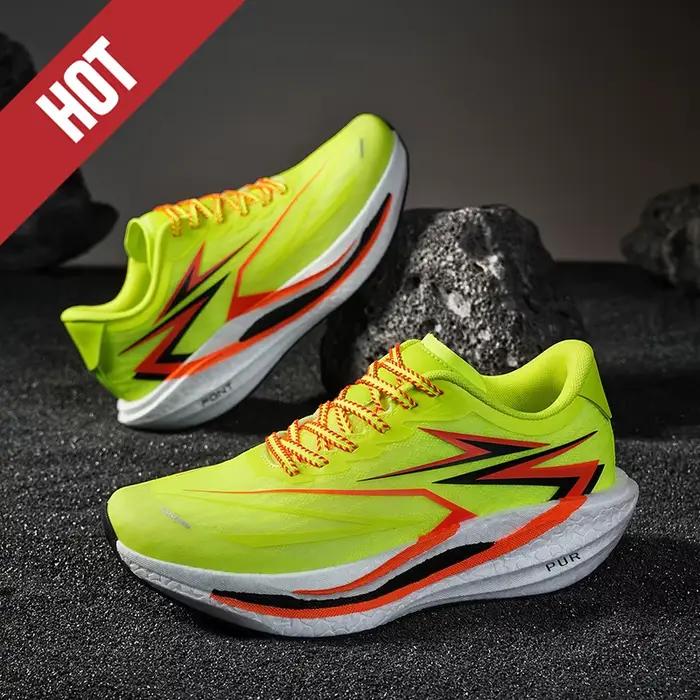 Chaussures de course avec plaque en carbone