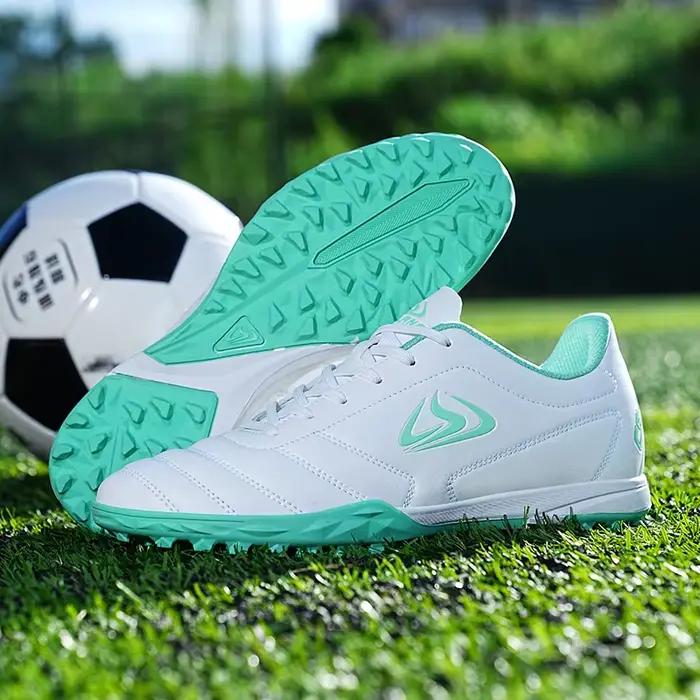 Chaussures de football confortables respirantes pour hommes