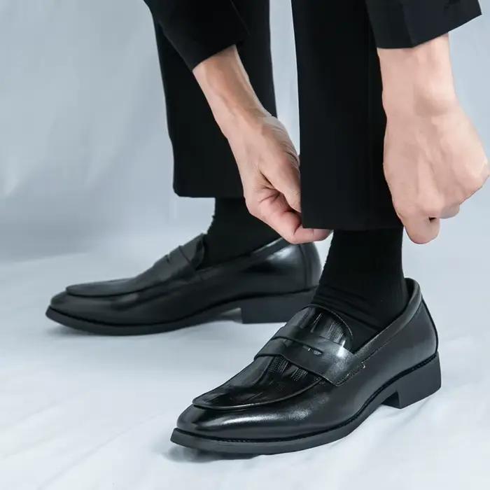 Mocassins en cuir homme bout pointu pour hommes style britannique mocassins universels pour toutes les saisons occassions quotidiennes