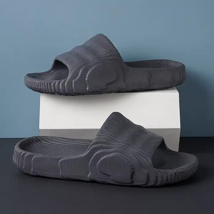 Sandales homme 2026 – Claquettes de plage solides
