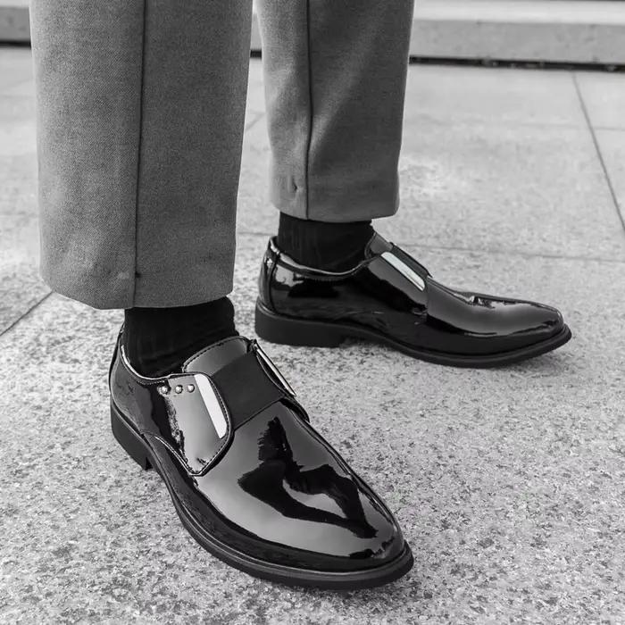 Chaussures en cuir brillant pour hommes