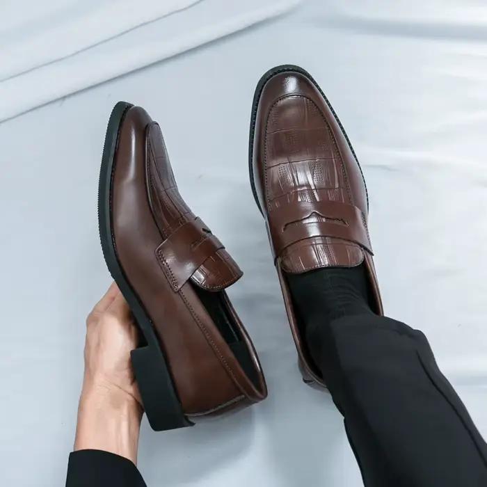 Mocassins en cuir homme bout pointu pour hommes style britannique mocassins universels pour toutes les saisons occassions quotidiennes