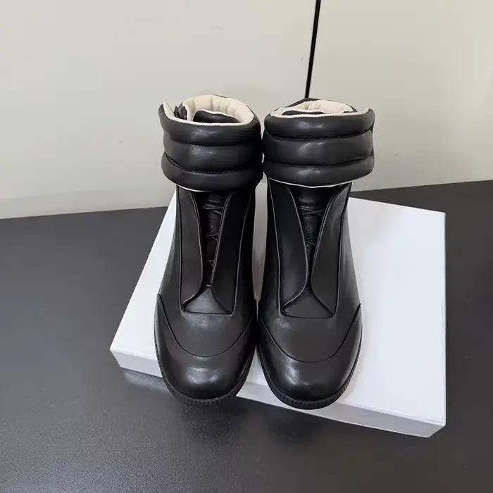 Chaussures montantes plates noires pour hommes