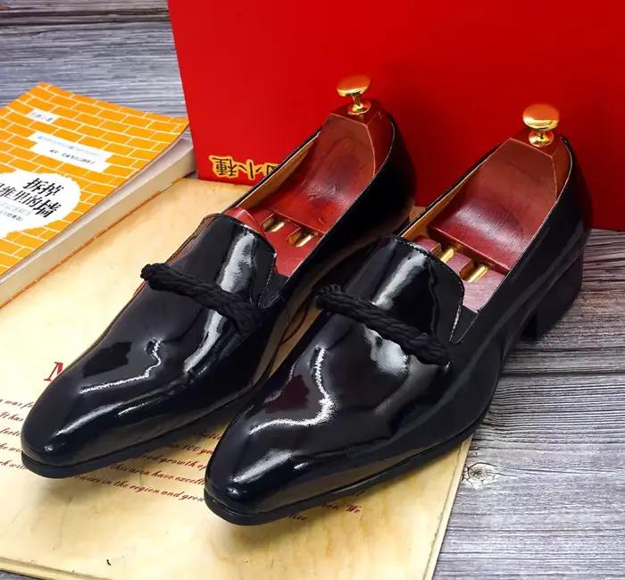 Mocassins Felix Chu en cuir verni noir pour homme, bout pointu, détails en ficelle, chaussures habillées pour événements formels et mariages