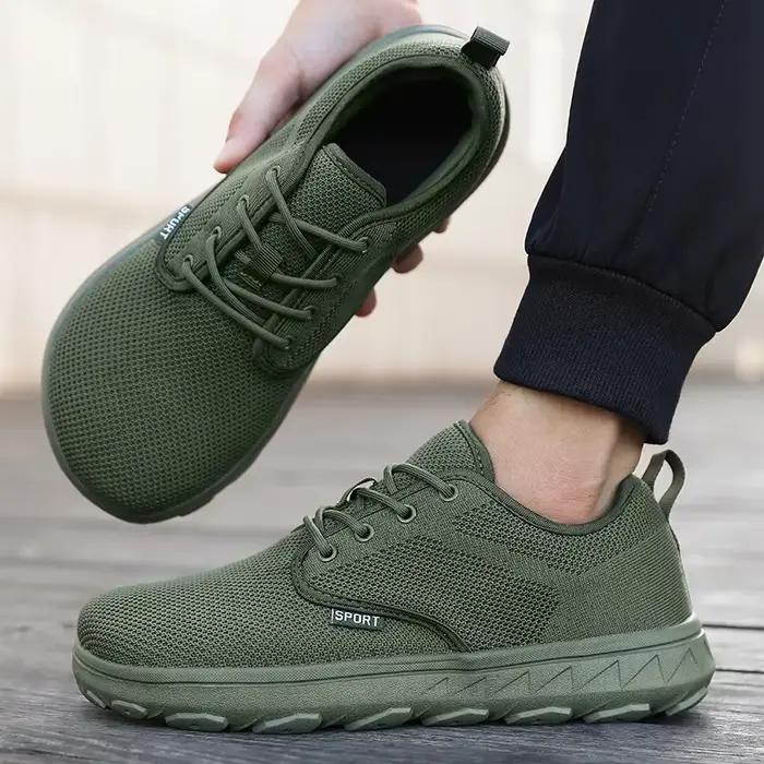 Chaussures à bout large en maille pour hommes