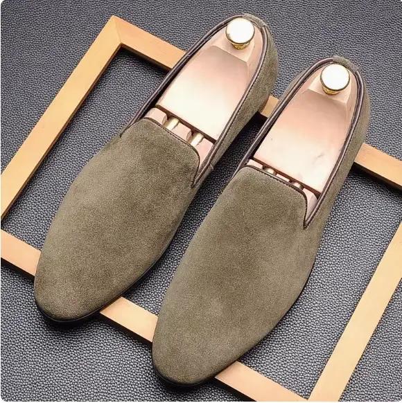 Chaussures en daim pour hommes, style business à une étape, daim inversé à bout pointu, mocassins pour hommes, mocassins. Disponible en grandes tailles
