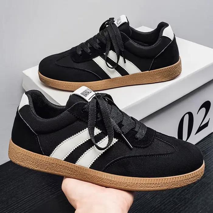 Une paire de chaussures de skateboard
