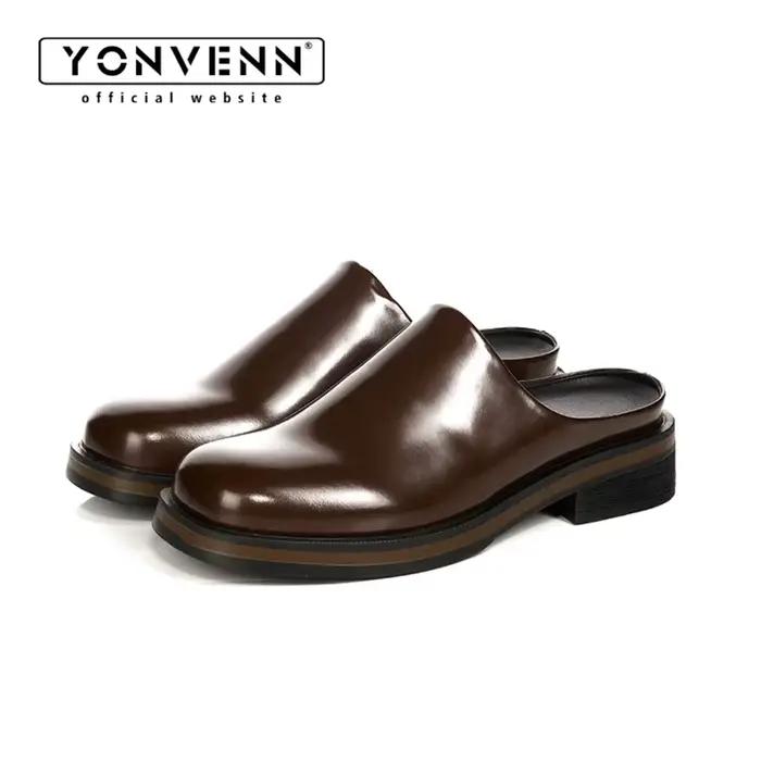 Nouvelles mules en cuir marron pour hommes, simples et décontractées, idéales pour le travail et les trajets quotidiens, sandales d'extérieur confortables pour les pieds.