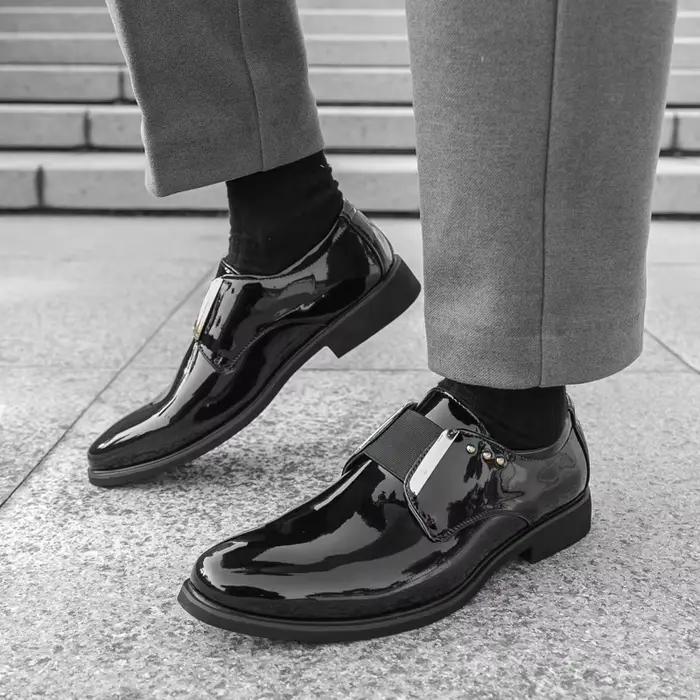 Chaussures en cuir brillant pour hommes