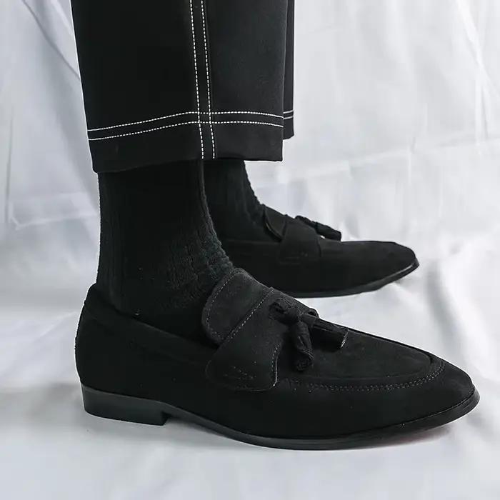 Mocassins à pompons pour hommes, chaussures confortables en daim, mocassins de mariage à talons bas, chaussures de conduite rétro antidérapantes de Style britannique