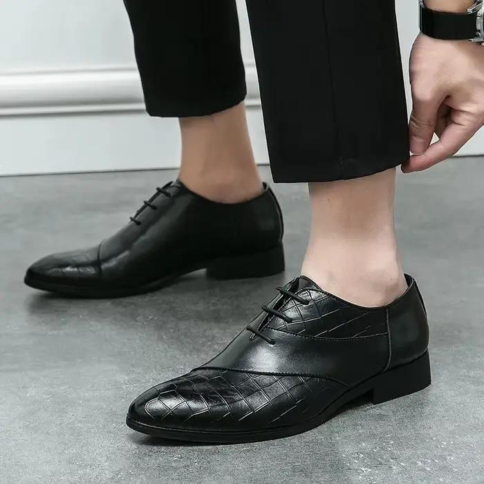 Chaussures en cuir de luxe pour hommes, chaussures Derby de marque à bout pointu à lacets, chaussures formelles faites à la main, 2024