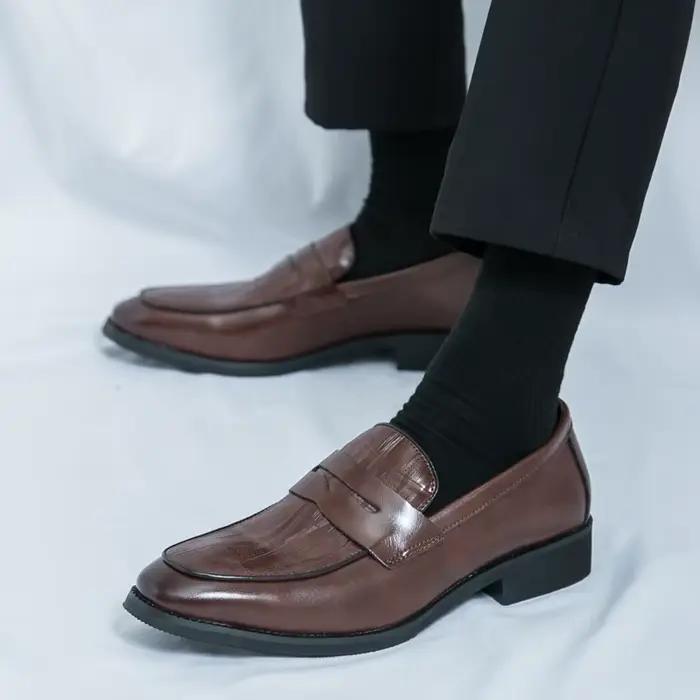 Mocassins en cuir homme bout pointu pour hommes style britannique mocassins universels pour toutes les saisons occassions quotidiennes