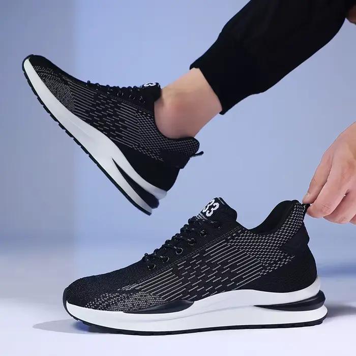Hommes rehaussant chaussures ascenseur