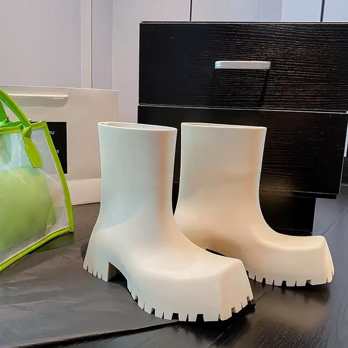 Nouvelles chaussures pour femmes