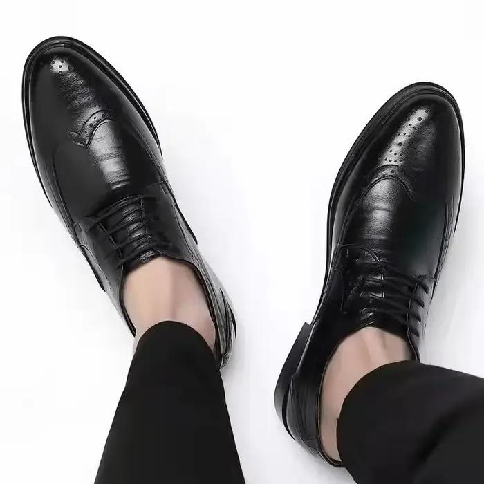 Chaussures de soirée respirantes pour hommes, chaussures de gentleman en cuir, chaussures de gentleman, chaussures de gentleman pointues, chaussures formelles bon marché, respirant, nouveau, été