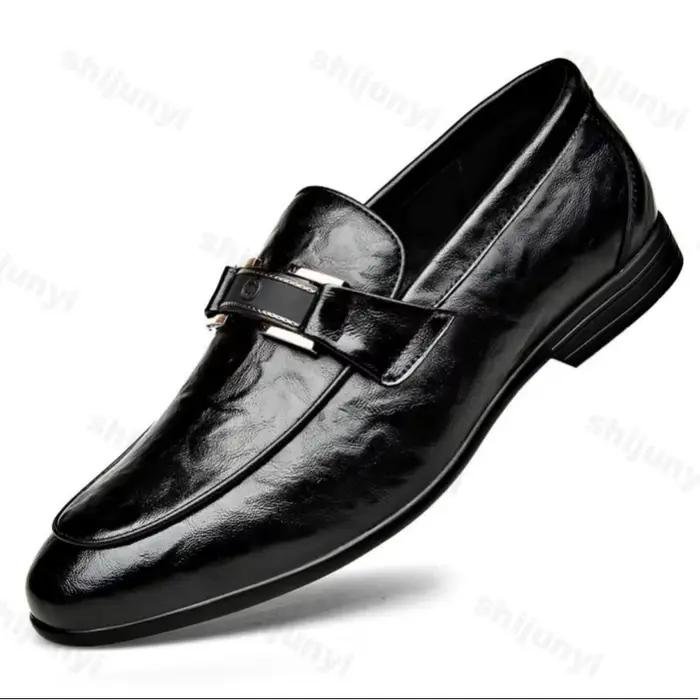 Chaussures en cuir pour hommes 2025 nouvelles chaussures décontractées d'affaires de haute qualité hommes mocassins printemps automne chaussures habillées de luxe de créateur taille 39-44