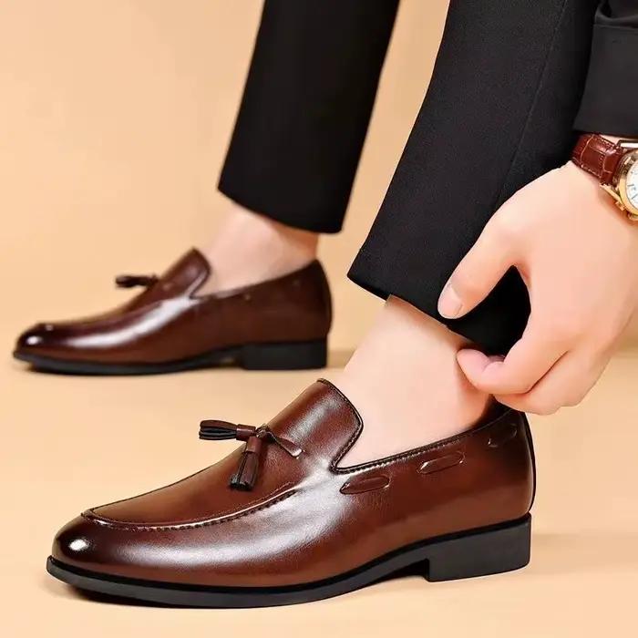 Chaussures en cuir noir pour hommes