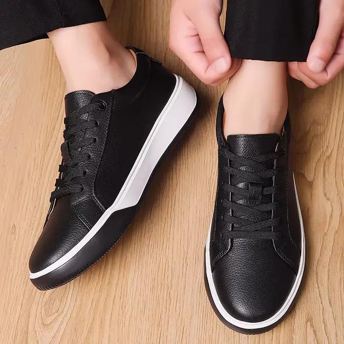 Chaussures de planche en cuir véritable à semelle résistante à l'usure, chaussures de marche polyvalentes tendance, nouvelles chaussures classiques décontractées en cuir pour hommes, 2025