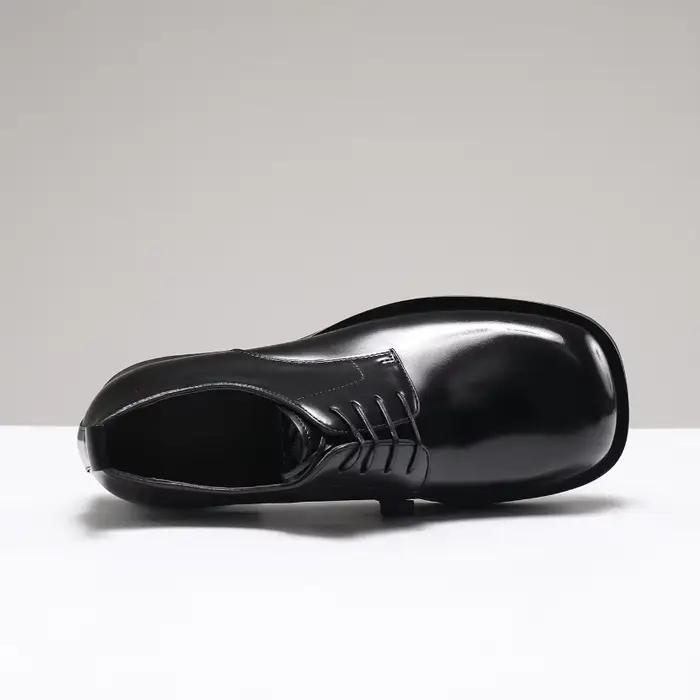 Chaussures à talons hauts et semelle épaisse en cuir véritable pour hommes, bout carré, style britannique, polyvalentes, décontractées, d'affaires, en cuir brillant, nouvelle collection