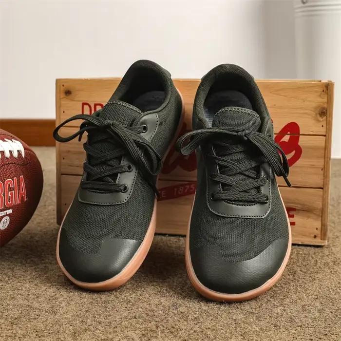 Chaussures pour hommes à bout large