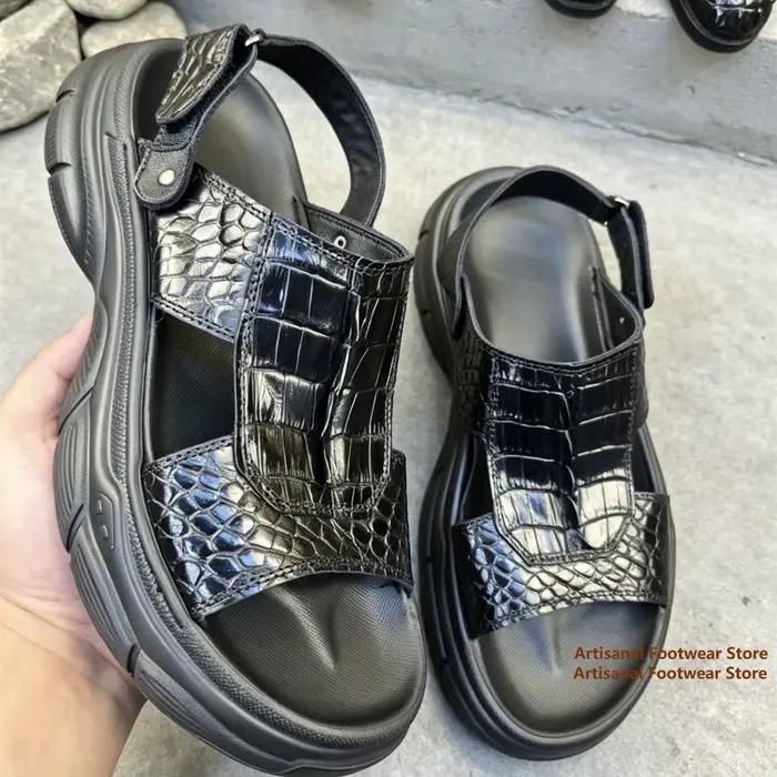 Sandales plateforme en cuir noir gaufré croco pour homme