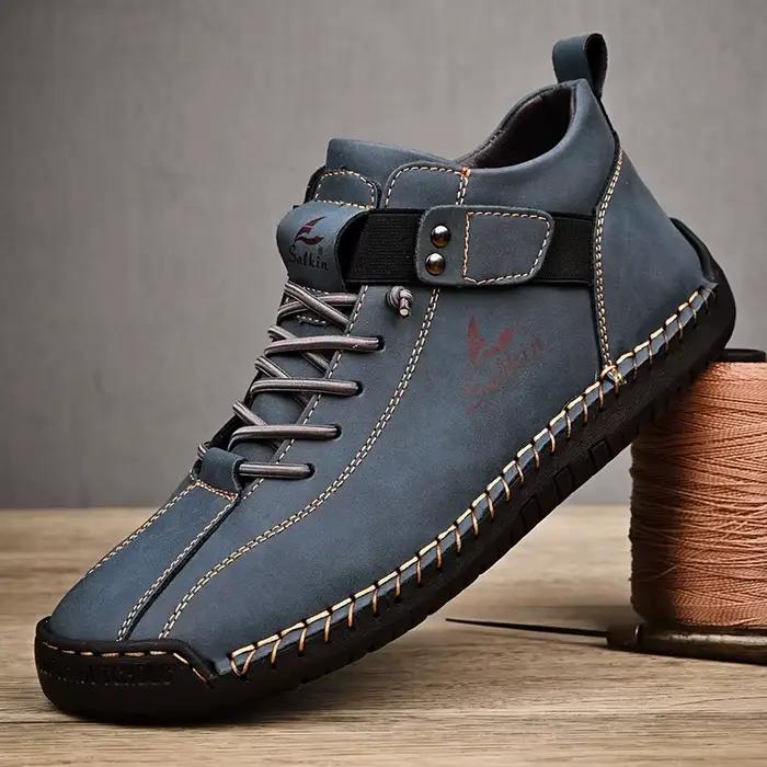 Nouveau 2025 fait à la main en cuir décontracté hommes chaussures Design baskets homme respirant en cuir chaussures bottines en plein air antidérapant marche