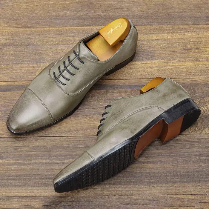 Chaussures en cuir pointues pour hommes